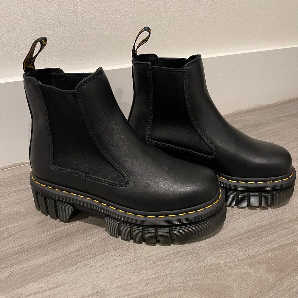 Dr. Martens Audrick Chesea platform boots